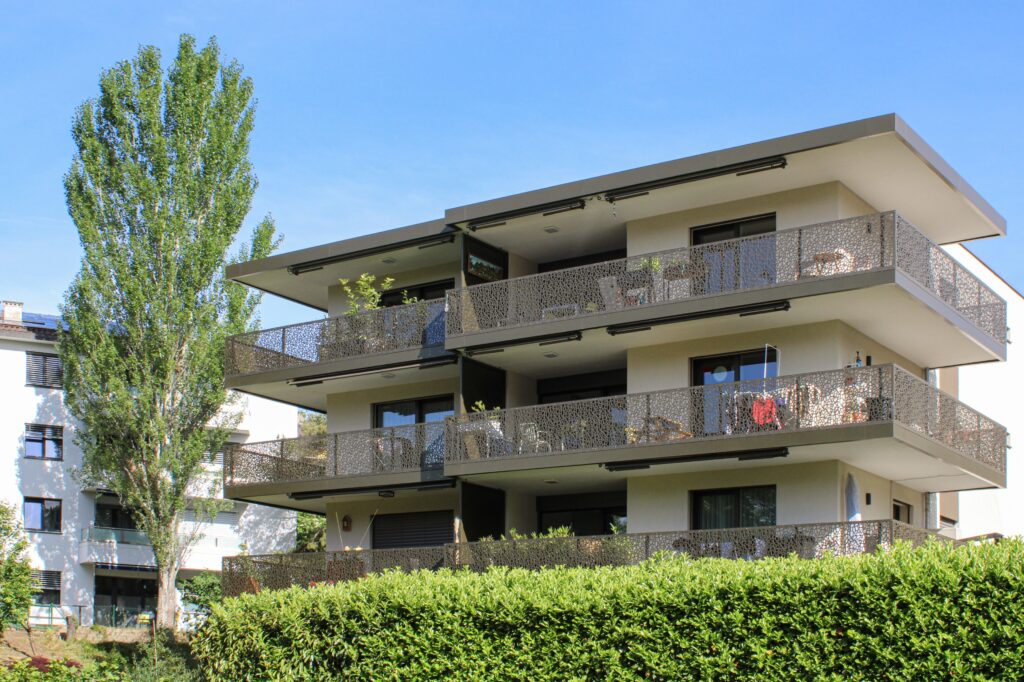 Perforerade fasadskivor som unik balkong-lösning